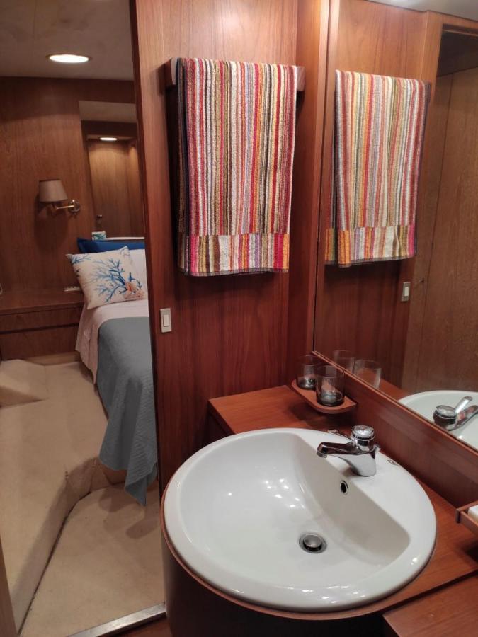 فندق Boat & Breakfast Lucretia, Luxury Yacht أرباتاكْسْ المظهر الخارجي الصورة