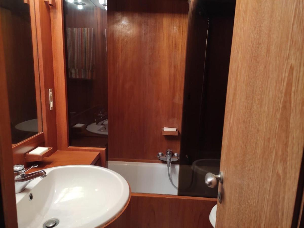 فندق Boat & Breakfast Lucretia, Luxury Yacht أرباتاكْسْ المظهر الخارجي الصورة