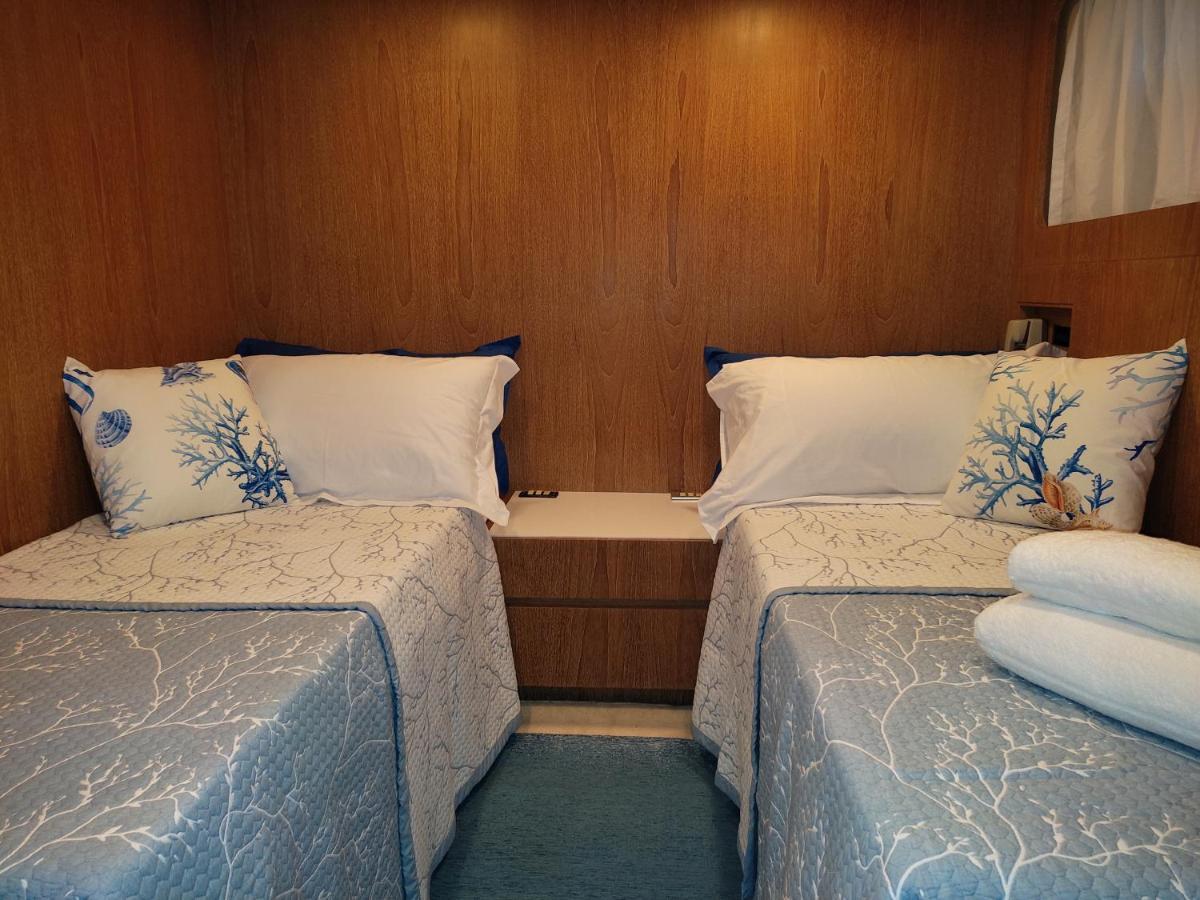 فندق Boat & Breakfast Lucretia, Luxury Yacht أرباتاكْسْ المظهر الخارجي الصورة