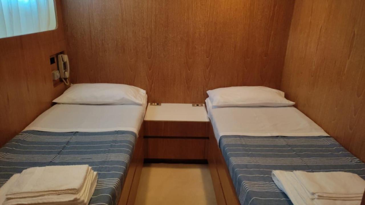 فندق Boat & Breakfast Lucretia, Luxury Yacht أرباتاكْسْ المظهر الخارجي الصورة