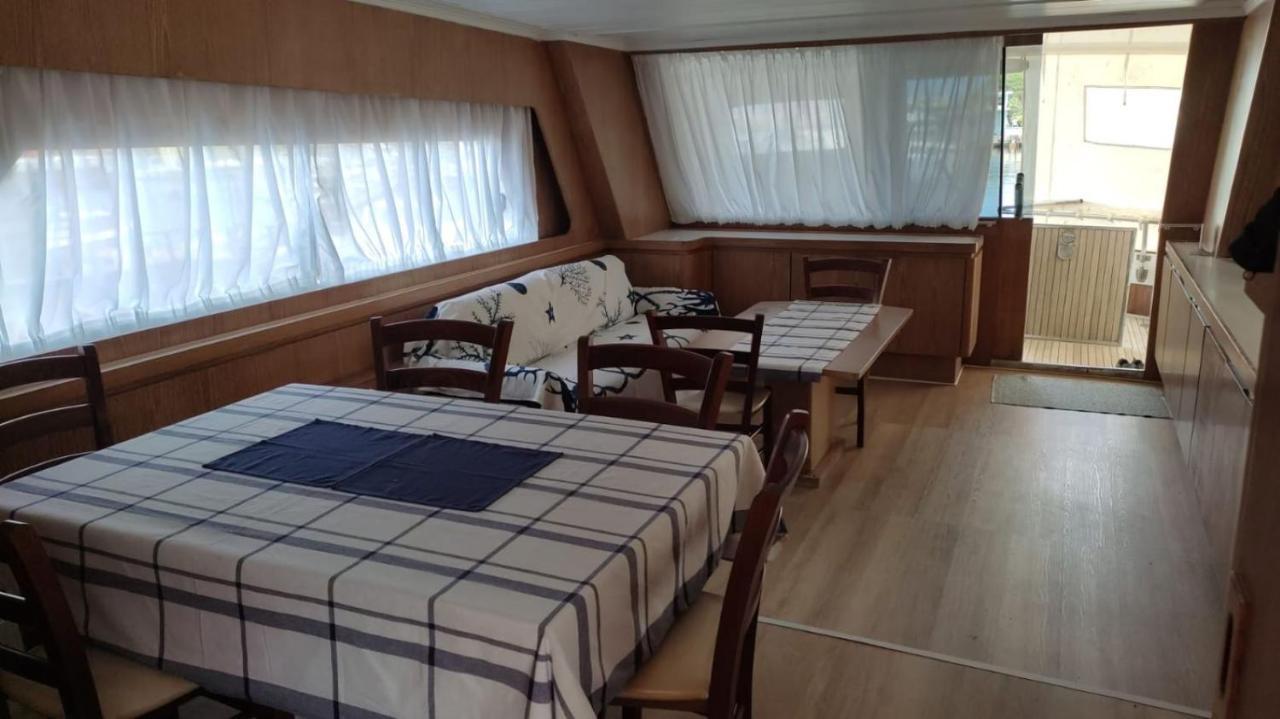فندق Boat & Breakfast Lucretia, Luxury Yacht أرباتاكْسْ المظهر الخارجي الصورة