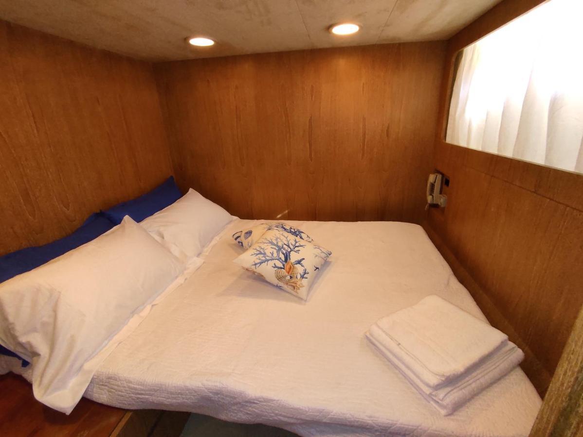 فندق Boat & Breakfast Lucretia, Luxury Yacht أرباتاكْسْ المظهر الخارجي الصورة
