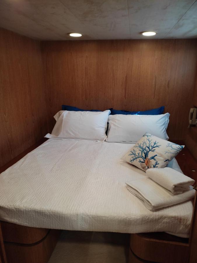 فندق Boat & Breakfast Lucretia, Luxury Yacht أرباتاكْسْ المظهر الخارجي الصورة