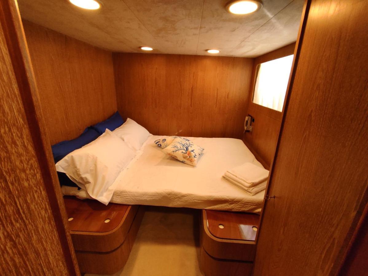 فندق Boat & Breakfast Lucretia, Luxury Yacht أرباتاكْسْ المظهر الخارجي الصورة